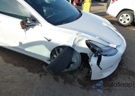 2019 Tesla Model 3 Long Range/Performance z USA, uszkodzony, nr VIN 5YJ3E1EB8KF487466